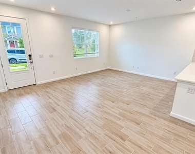 9868 Walkway Drive - Photo Thumbnail 1