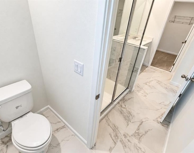 9868 Walkway Drive - Photo Thumbnail 11