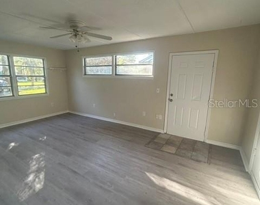 2444 Grandview Avenue - Photo Thumbnail 9