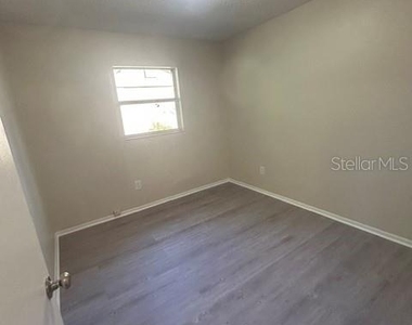2444 Grandview Avenue - Photo Thumbnail 8