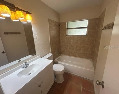 2444 Grandview Avenue - Photo Thumbnail 10