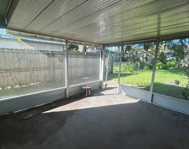 2444 Grandview Avenue - Photo Thumbnail 12