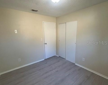 2444 Grandview Avenue - Photo Thumbnail 6