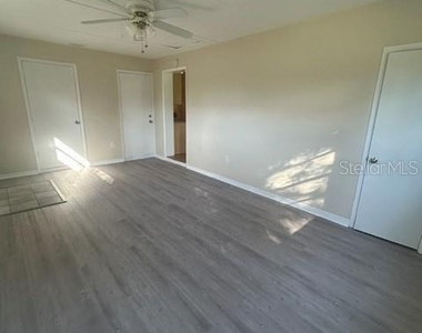2444 Grandview Avenue - Photo Thumbnail 7