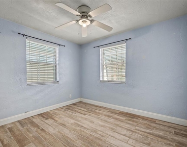 118 Roberta Road - Photo Thumbnail 15