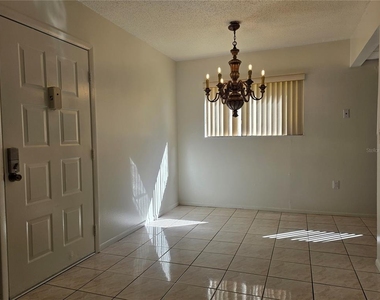 2713 Oak Park Way - Photo Thumbnail 4