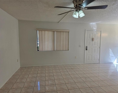 2713 Oak Park Way - Photo Thumbnail 5