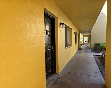 2713 Oak Park Way - Photo Thumbnail 3