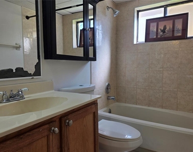 2713 Oak Park Way - Photo Thumbnail 10