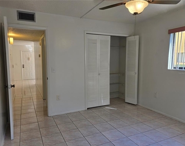 2713 Oak Park Way - Photo Thumbnail 15