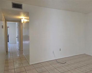 2713 Oak Park Way - Photo Thumbnail 8