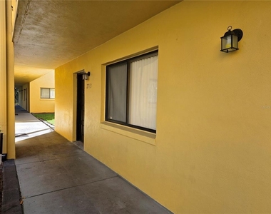 2713 Oak Park Way - Photo Thumbnail 2