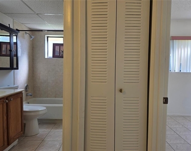 2713 Oak Park Way - Photo Thumbnail 9