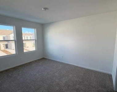 1537 Plank Place - Photo Thumbnail 4