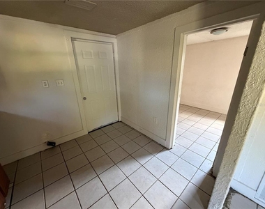 10 Lenox Court - Photo Thumbnail 10