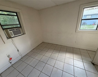 10 Lenox Court - Photo Thumbnail 9