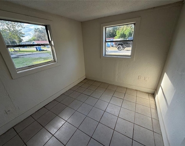 10 Lenox Court - Photo Thumbnail 3