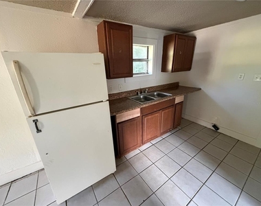 10 Lenox Court - Photo Thumbnail 2