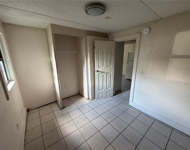 10 Lenox Court - Photo Thumbnail 8