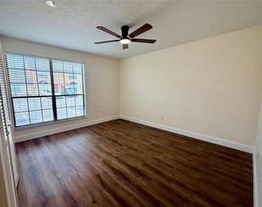 615 Casa Park Court - Photo Thumbnail 10