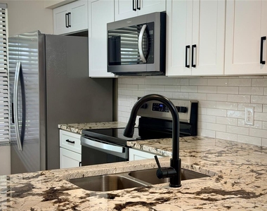 615 Casa Park Court - Photo Thumbnail 5