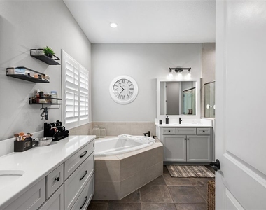 3994 Woodland Retreat Boulevard - Photo Thumbnail 15