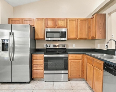 10806 Brown Trout Circle - Photo Thumbnail 3
