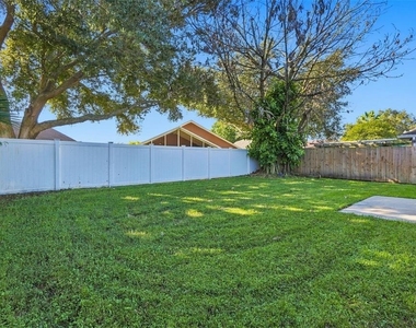 10806 Brown Trout Circle - Photo Thumbnail 24