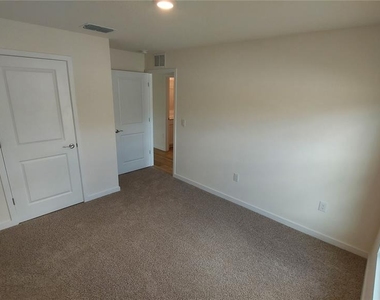 3035 Ne 20th Terrace - Photo Thumbnail 12