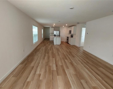 3035 Ne 20th Terrace - Photo Thumbnail 2