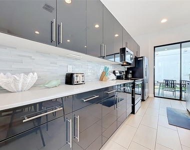235 Villa Domani Circle - Photo Thumbnail 14