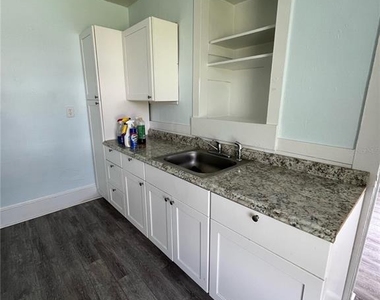 704 Tennessee Street - Photo Thumbnail 8