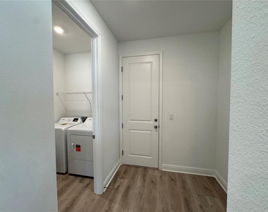 2140 Axel Street - Photo Thumbnail 38