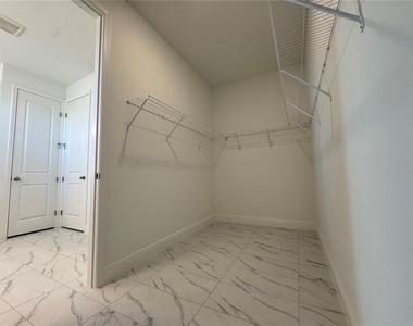 2140 Axel Street - Photo Thumbnail 25