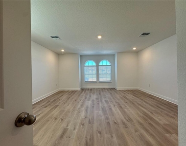 2140 Axel Street - Photo Thumbnail 33