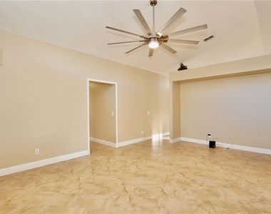 613 Canby Circle - Photo Thumbnail 7