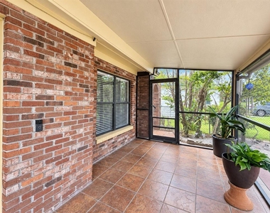 1003 W 9th Street - Photo Thumbnail 2