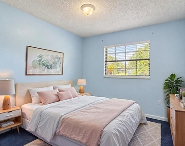 1003 W 9th Street - Photo Thumbnail 18