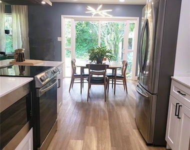 2732 Walnut Street - Photo Thumbnail 6
