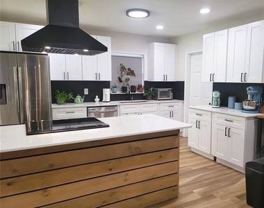 2732 Walnut Street - Photo Thumbnail 4