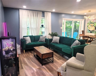 2732 Walnut Street - Photo Thumbnail 3
