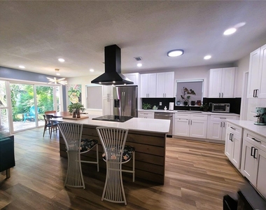2732 Walnut Street - Photo Thumbnail 2