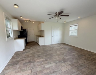 337 Avenue E Se - Photo Thumbnail 2