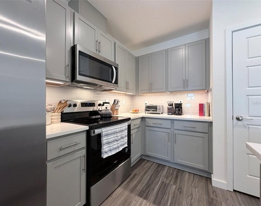 204 E Palmetto Avenue - Photo Thumbnail 8