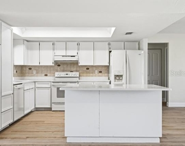 33 E Sea Harbor Drive - Photo Thumbnail 12