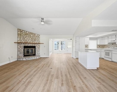 33 E Sea Harbor Drive - Photo Thumbnail 1