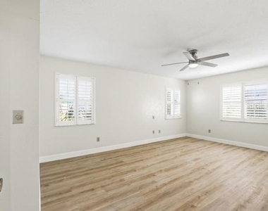 33 E Sea Harbor Drive - Photo Thumbnail 17