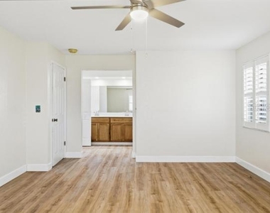 33 E Sea Harbor Drive - Photo Thumbnail 3