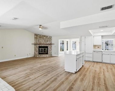33 E Sea Harbor Drive - Photo Thumbnail 8