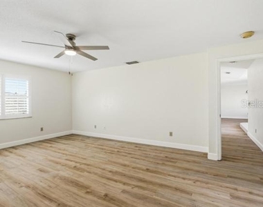 33 E Sea Harbor Drive - Photo Thumbnail 18